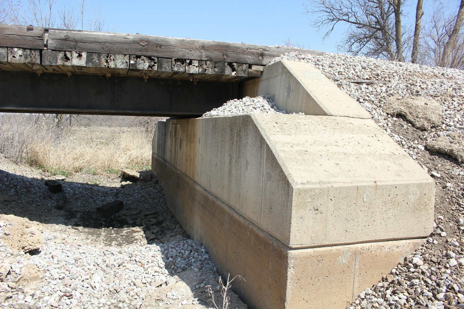 East abutment